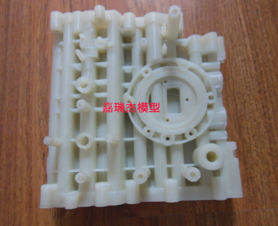 手板制作選擇機器加工還是人工加工？